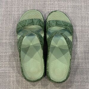 REVITALIGN Orthotic Mint Patterned Recovery Slide Sandals.  Worn once.